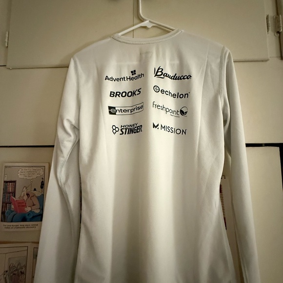 runDisney 2025 10k Olaf Long Sleeve Women’s Medium (M) - Picture 3 of 5